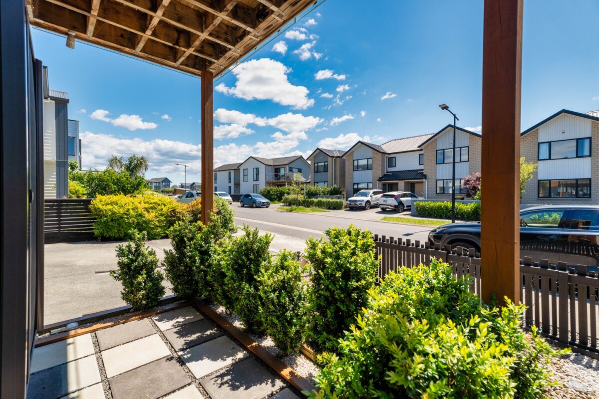 217m2 4 bed 4.5 baths house on 322m2 section, 4 ensuites, Scott Point Primary & Hobsonville Point Secondary school zone, nearby Observation Green Park and Playground, 5 Kearns Drive, Hobsonville, Auckland