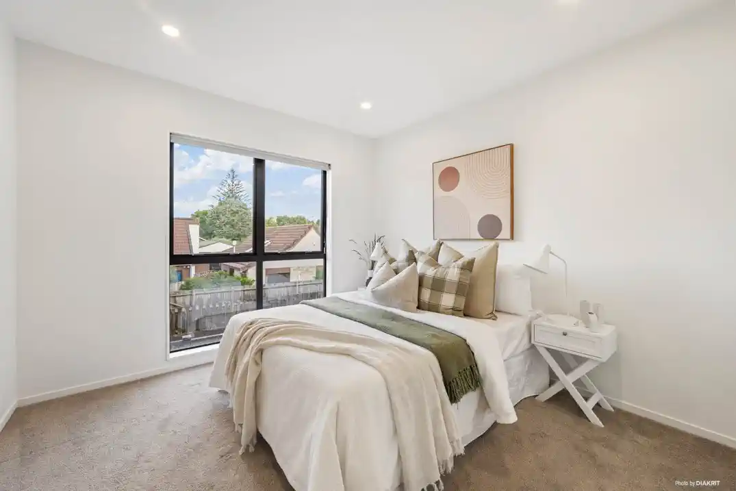 Freehold 3 beds 2.5 baths home with office space and garage, 1.1 km to Stanhope Road School, 1.4 km to Ellerslie School, 102C Celtic Crescent, Ellerslie, Auckland