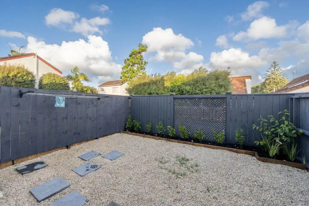 Freehold 3 beds 2.5 baths home with office space and garage, 1.1 km to Stanhope Road School, 1.4 km to Ellerslie School, 102C Celtic Crescent, Ellerslie, Auckland