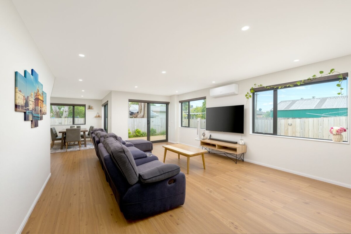 206m2 4 beds 3.5 baths house on 372m2 section, close to schools, shops, 22A Rathgar Road, Henderson, Auckland