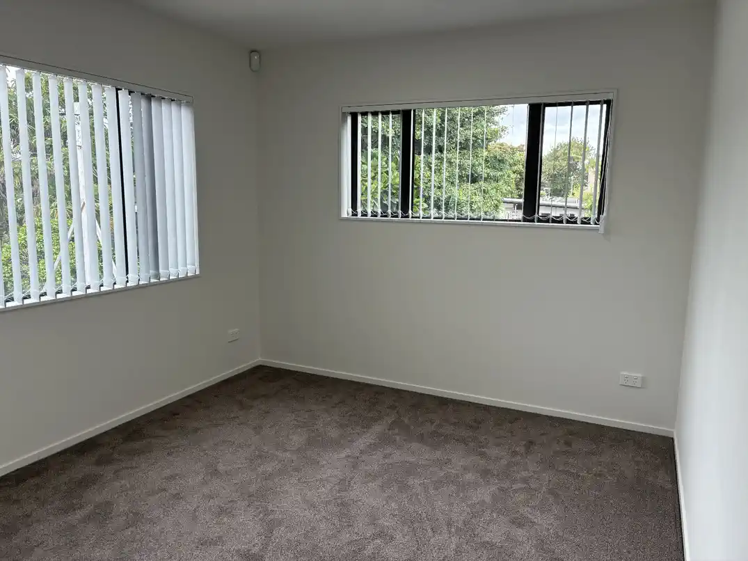 For rent, brandnew atandalone 4 beds 2 baths townhouse, available now, A7/13 Miles Avenue, Papatoetoe, Auckland