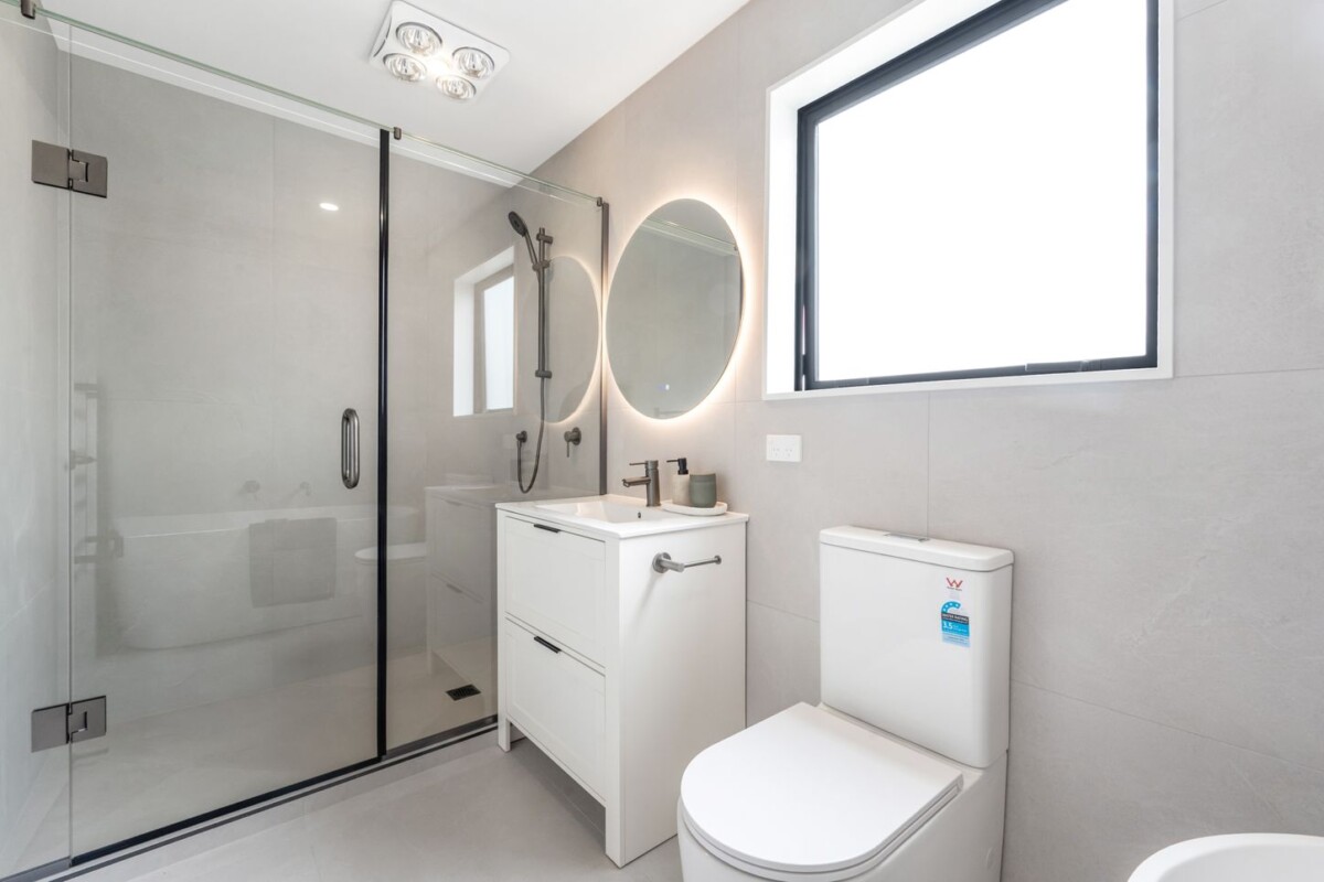 10-Year Halo Building Warranty, 193m2 brandnew standalone 4 beds 3.5 baths houseon 216 m2 section, with 2 ensuites and garage, near Westgate Mall, 24 Toetoe Street, Westgate, , Auckland