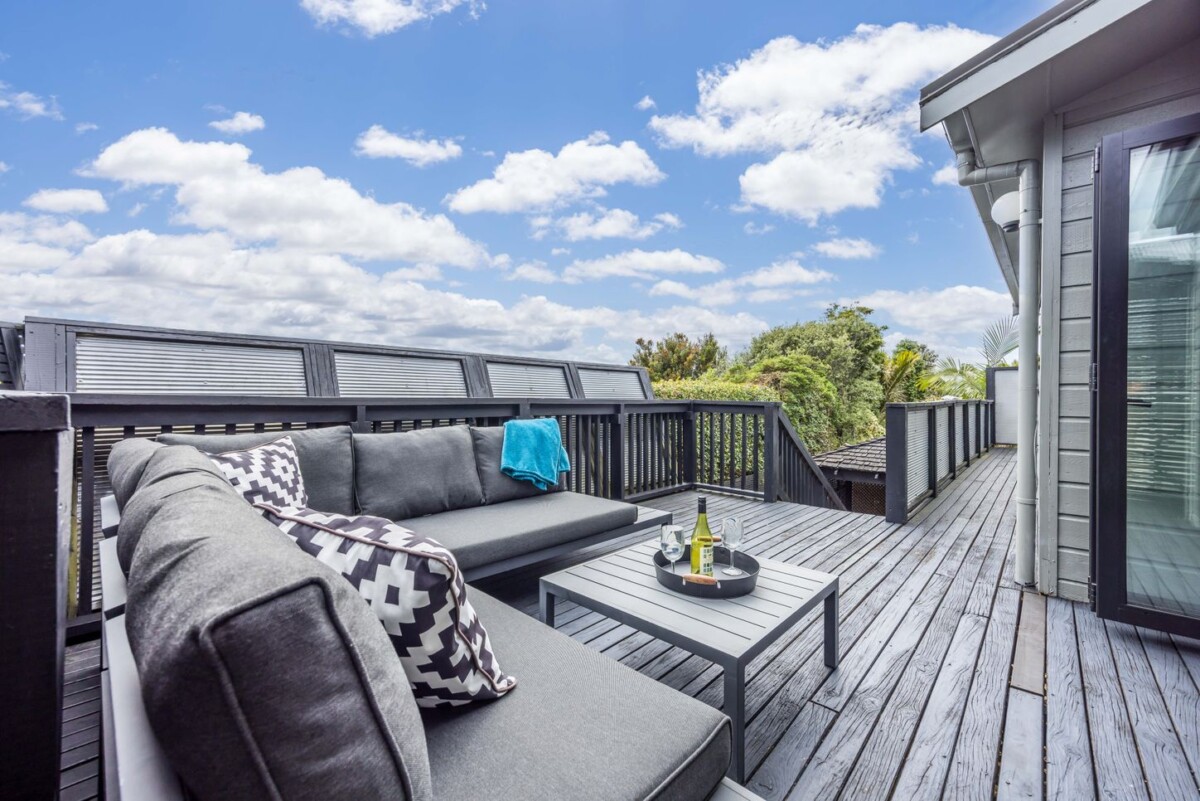Once in 30 years, motivated vendors, renovated, move-in ready, 4 beds home, 176m2 floor area, close to shopping centre, park, schools, 49A Springfield Road, Western Springs, Auckland