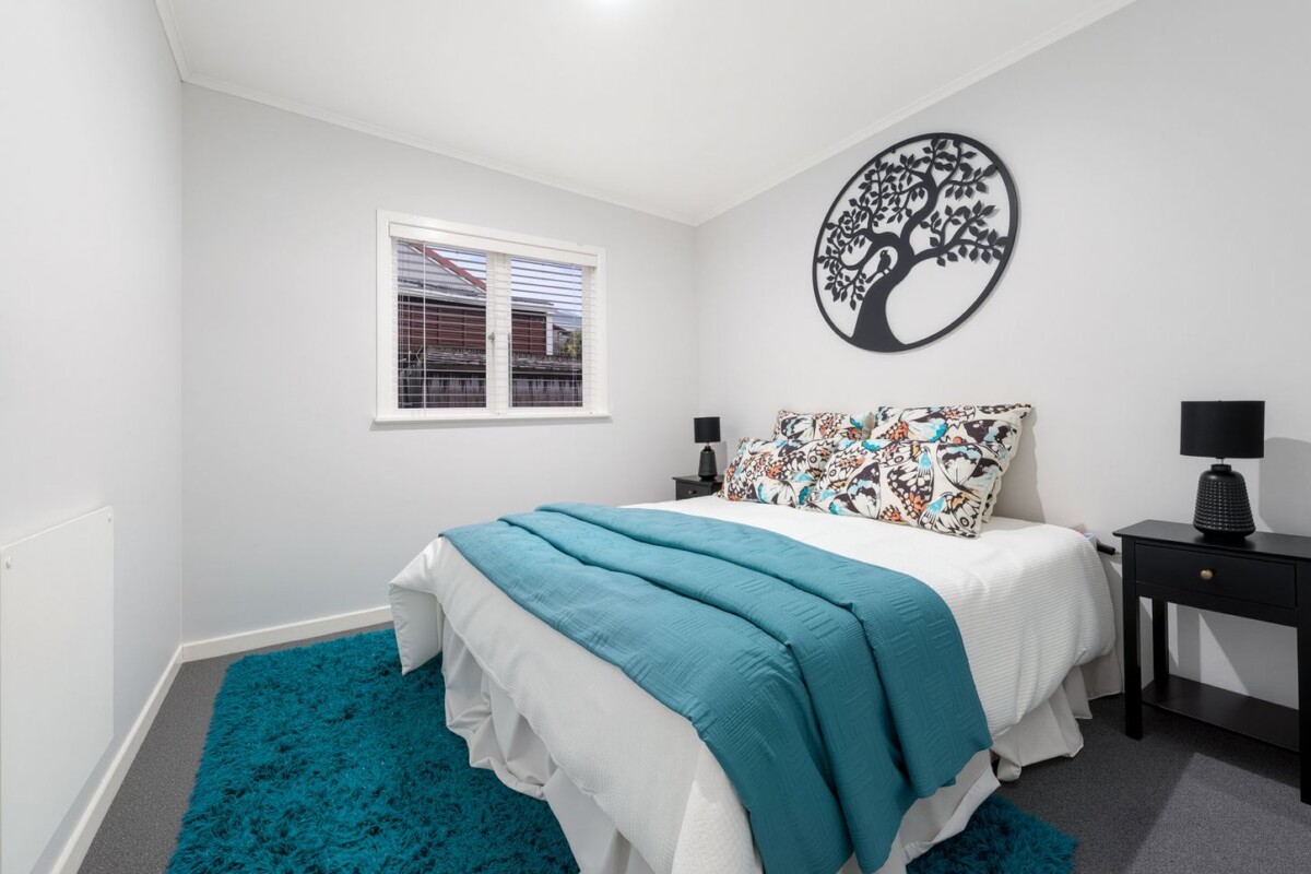 Must sell, Owners Moving Overseas, 142m2 renovated 4 beds 2 baths house on 465m2 section, a gas fireplace, full insulation, underfloor heating in the kitchen and main bathroom, moments from reserves, walkways, motorway access, and major shopping hubs, 52 Woodside Road, Massey, Auckland