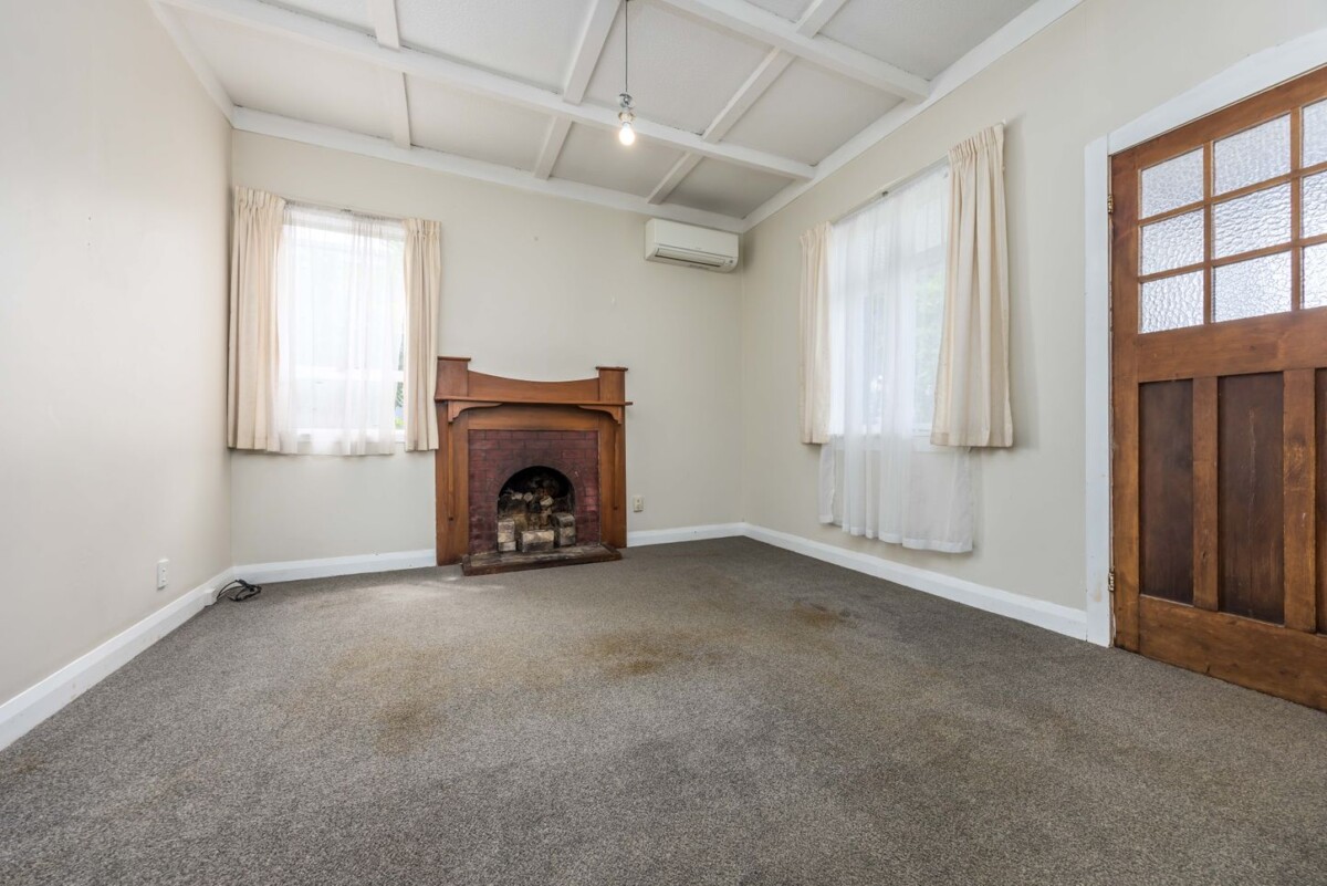 3 beds house on 766m2 section and on Two Titles, THAB Zoning, zoned for: Avondale Primary School, Avondale Intermediate, Avondale College, 12 Ahiriri Avenue, Avondale, Auckland
