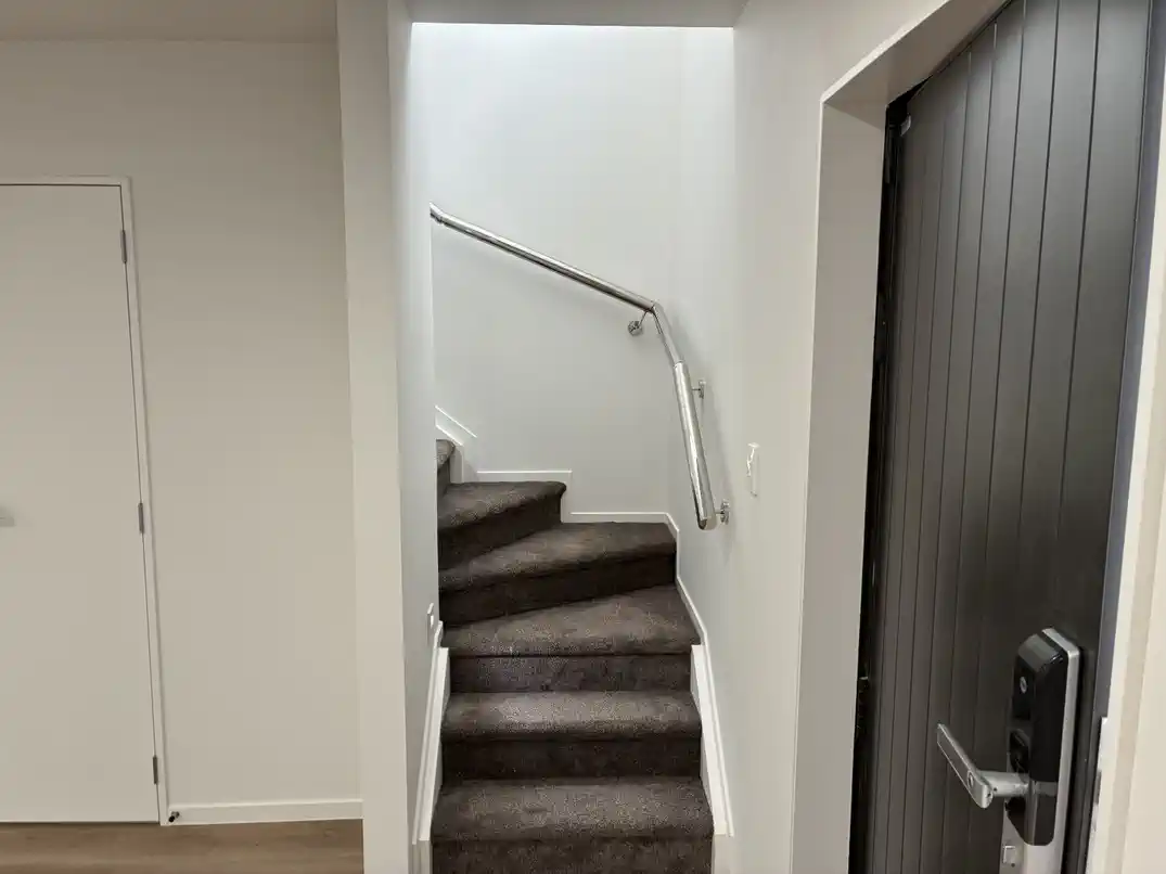 For rent, brandnew atandalone 4 beds 2 baths townhouse, available now, A7/13 Miles Avenue, Papatoetoe, Auckland