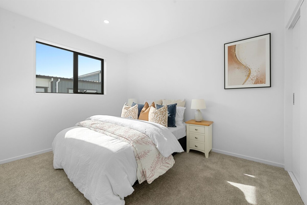 Mt Roskill Grammar school zone, 10-Year Master Builders Guarantee, 134m2 brandnew 3 beds 2.5 bath home, Private backyard with lawn and deck, close to schools, shops, park, with garage on 131m2 section, 1/728 Richardson Road, Hillsborough, Auckland