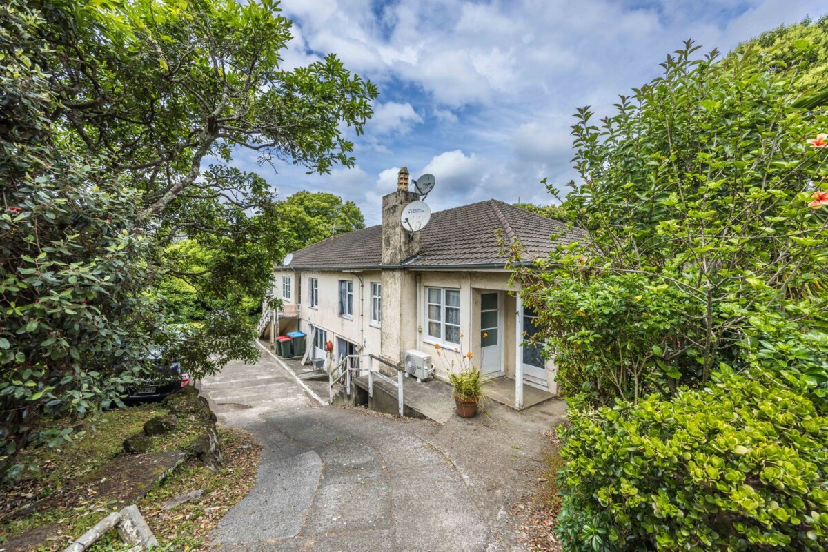 once in 40 years, 1100m2 section with 4 x 1brm units on 2 levels, proven holding income of over $80,000pa, Only minutes to Macca’s Motorway access and Syliva Park, Unit 1-4/357 Ellerslie-Panmure Highway, Mount Wellington, Auckland
