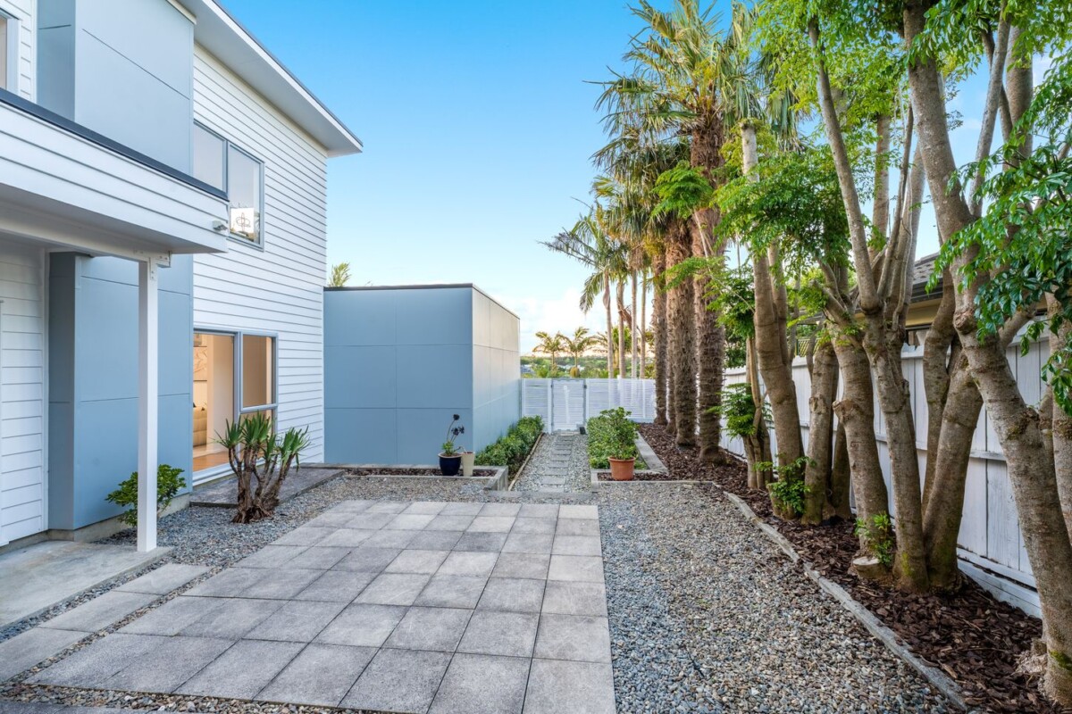 Family Circumstances Changed – Must Be Sold, 195m2 4 beds house on 547m2 section, move-in ready, close to schools, shops, 8 Roy Maloney Drive, Henderson, Auckland