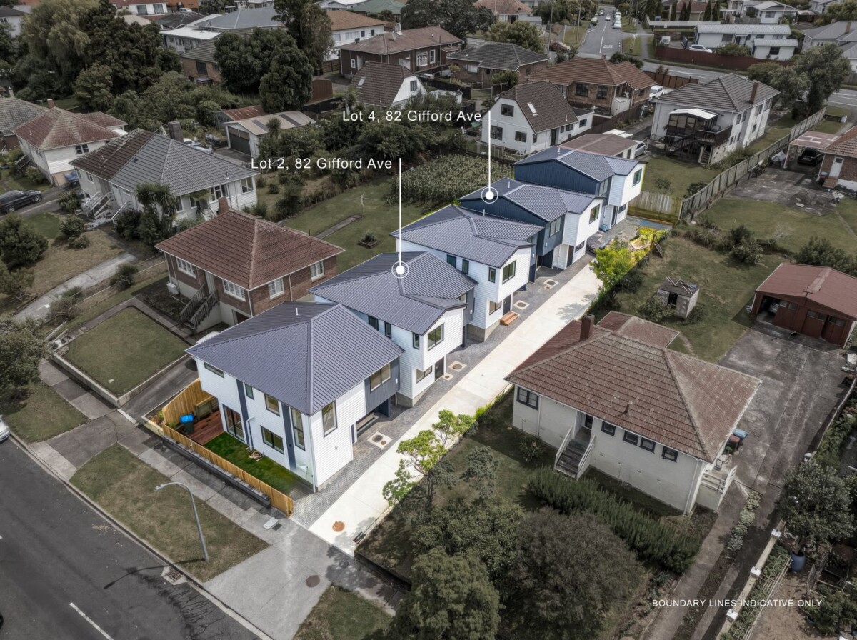 Mt Roskill Grammar school zone, Freehold standalone 3 beds 2.5 baths home with garage, close to schools, shops, park, motorway access, 82 Gifford Avenue, Mount Roskill, Auckland