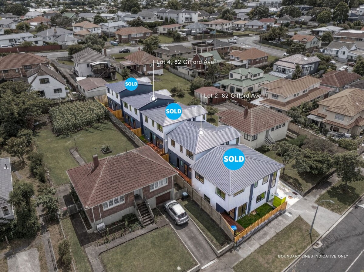 Mt Roskill Grammar school zone, Freehold standalone 3 beds 2.5 baths home with garage, close to schools, shops, park, motorway access, 82 Gifford Avenue, Mount Roskill, Auckland