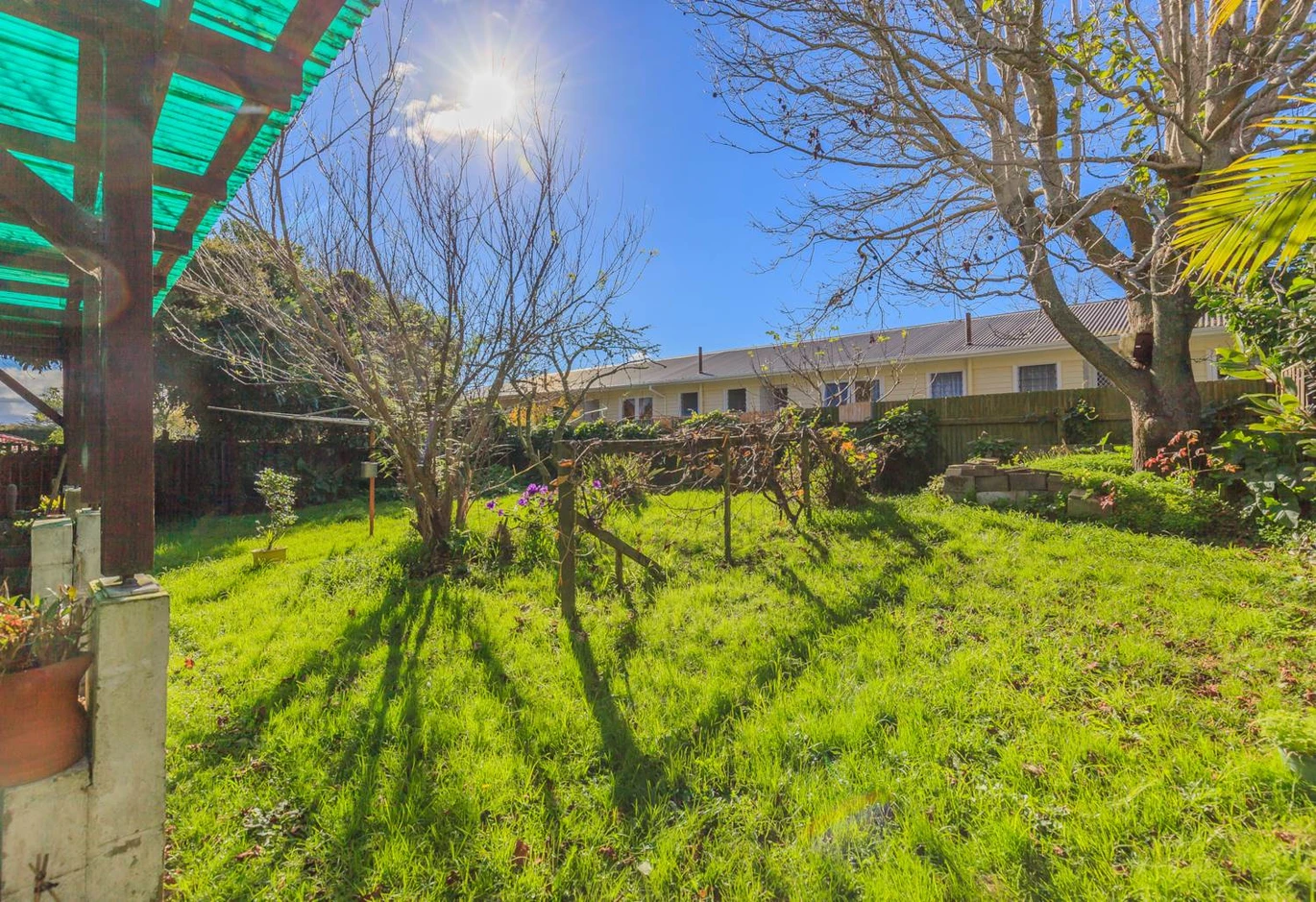 2 beds house on 1260m2 section, move-in ready, Milford School and Double Westlake school zone, Concept Plan available for developers to fastrack to RC, BC, EPA process, 15 Gordon Avenue, Forrest Hill, Auckland