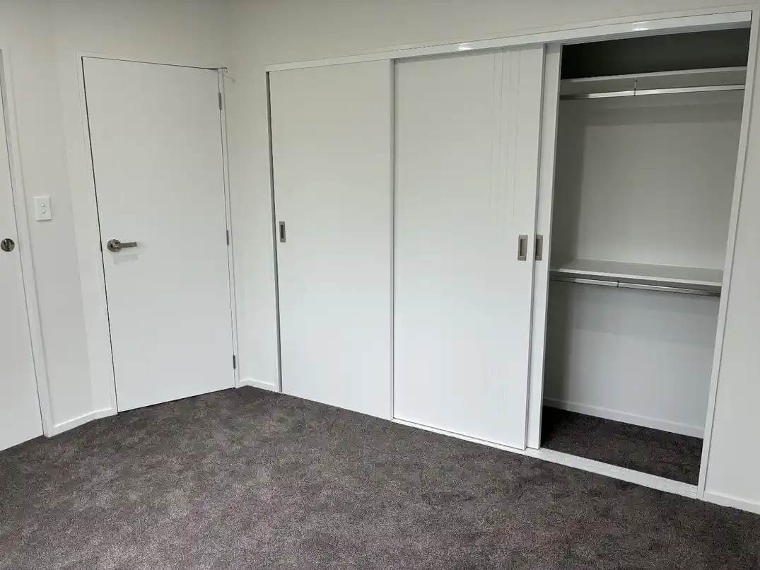 For rent, brandnew atandalone 4 beds 2 baths townhouse, available now, A7/13 Miles Avenue, Papatoetoe, Auckland