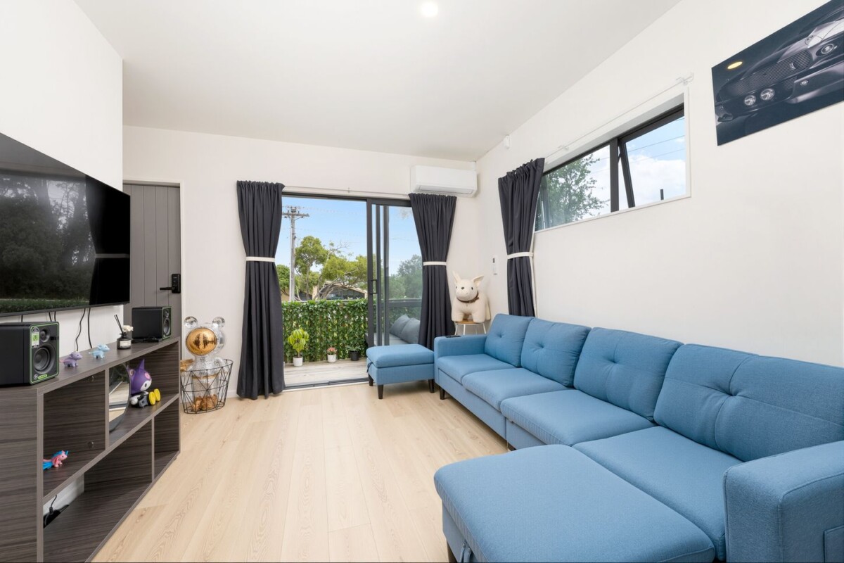 Owner Relocating for Work – This Must Be Sold, freehold 2 beds 1.5 baths home with car park, Moments from local parks, shops, cafes, and peninsula walkway, 2/35 Renata Crescent, Te Atatu Peninsula, Auckland