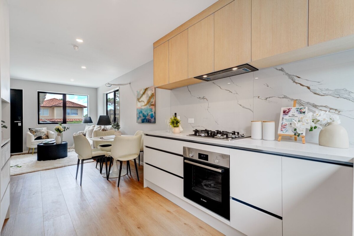Mt Roskill Grammar school zone, Freehold standalone 3 beds 2.5 baths home with garage, close to schools, shops, park, motorway access, 82 Gifford Avenue, Mount Roskill, Auckland
