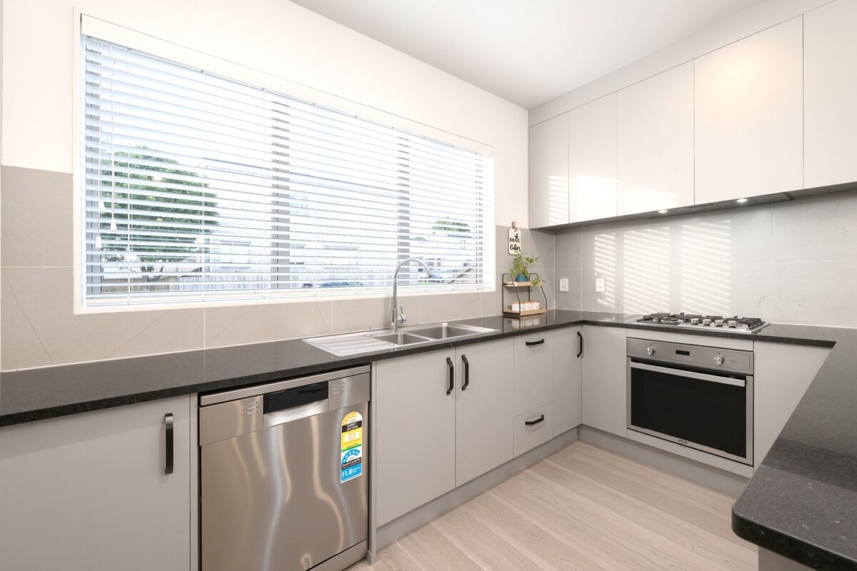 181m2 4 beds house on 209m2 section, walks to the train station and primary school and close to Henderson shops, 41 Sunshine Boulevard, Sunnyvale, Auckland