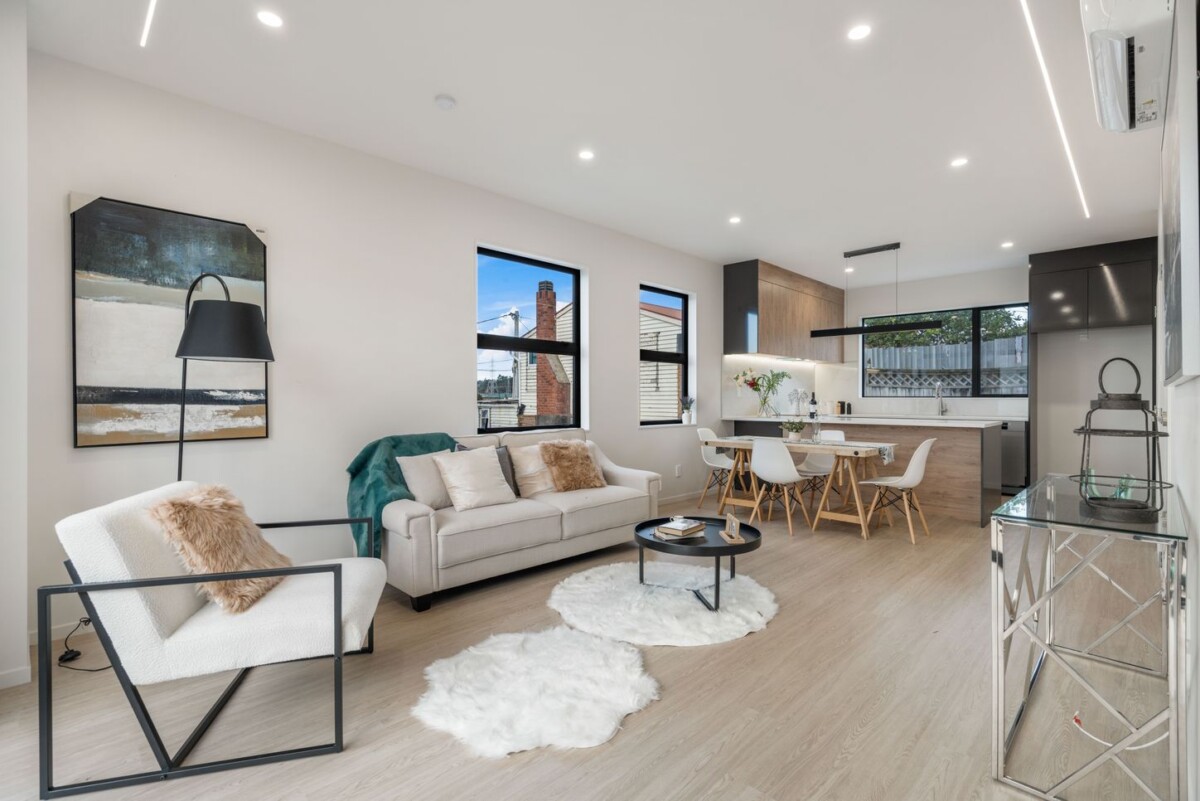 Around early $700k, 10-Year Master Build Guarantee, brandnew 3 beds 2.5 baths home with car park, walks to schools, LynnMall Shopping Centre, , 7/16 Binsted Road, New Lynn, Auckland