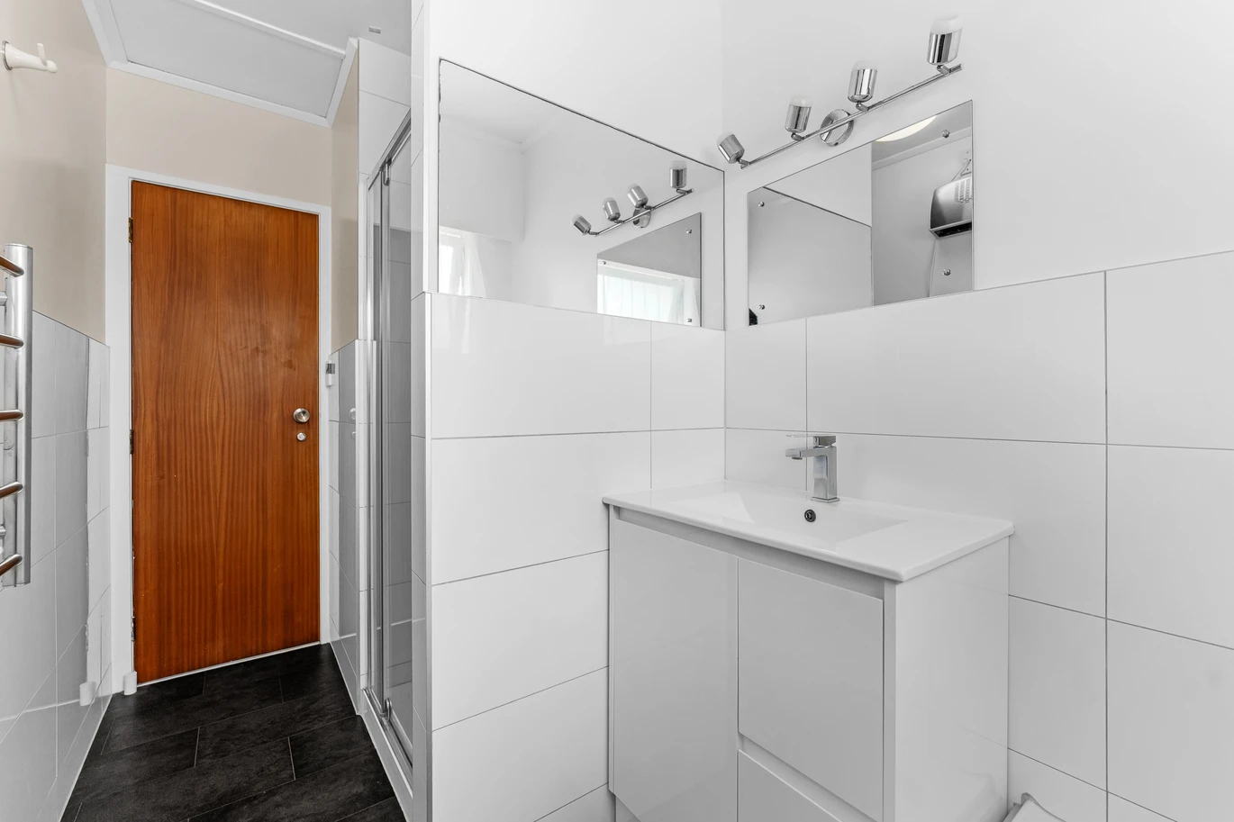Brick and tile 3 beds 3 baths home, Plus – a self-contained area with its own entrance, featuring a sitting room, study, bathroom, Rumpus, 1/59 Glenmore Road, Sunnyhills, Auckland