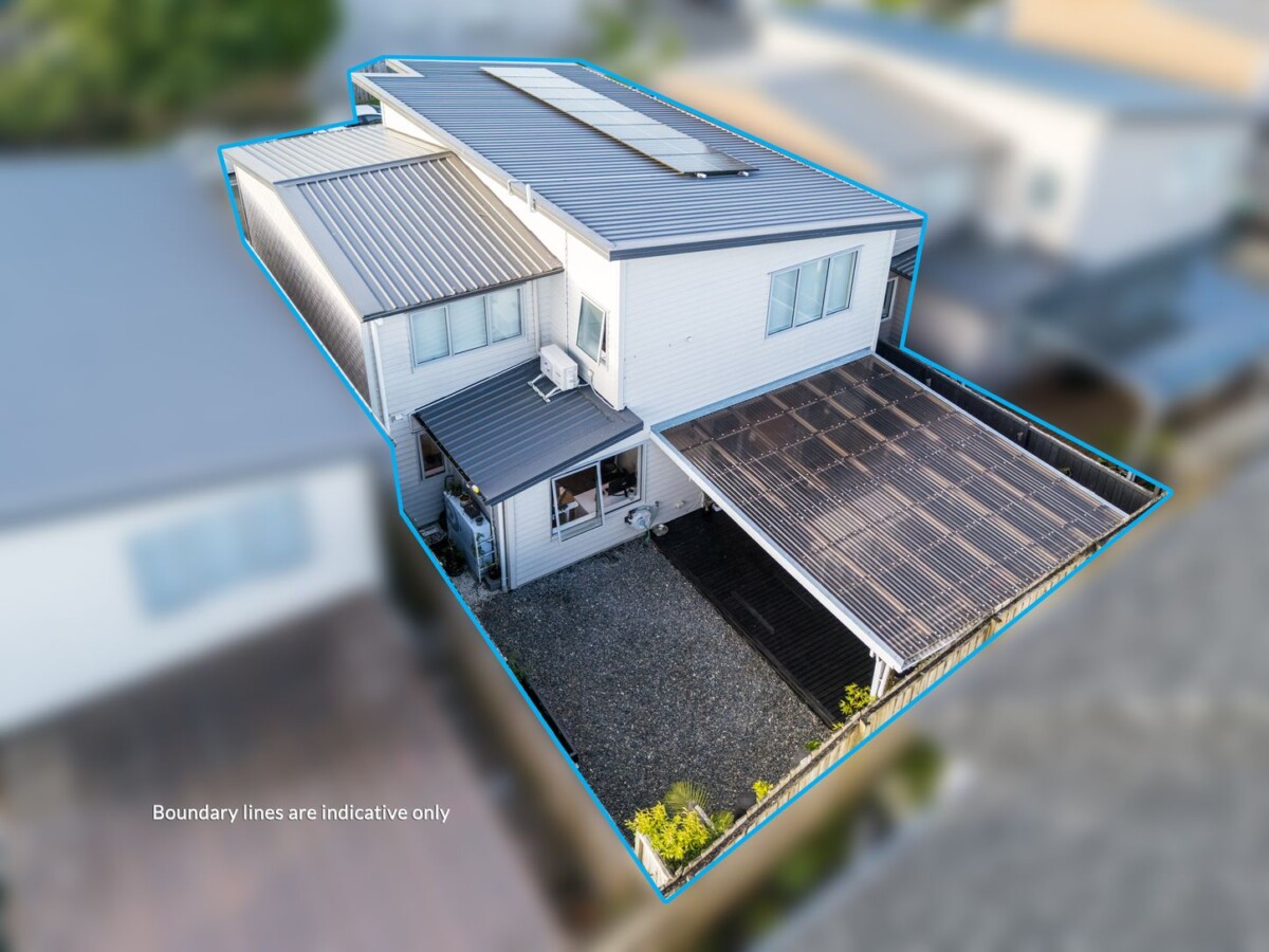 181m2 4 beds house on 209m2 section, walks to the train station and primary school and close to Henderson shops, 41 Sunshine Boulevard, Sunnyvale, Auckland