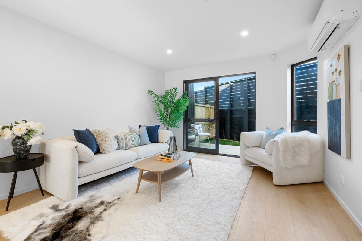 Mt Roskill Grammar school zone, 10-Year Master Builders Guarantee, 134m2 brandnew 3 beds 2.5 bath home, Private backyard with lawn and deck, close to schools, shops, park, with garage on 131m2 section, 1/728 Richardson Road, Hillsborough, Auckland