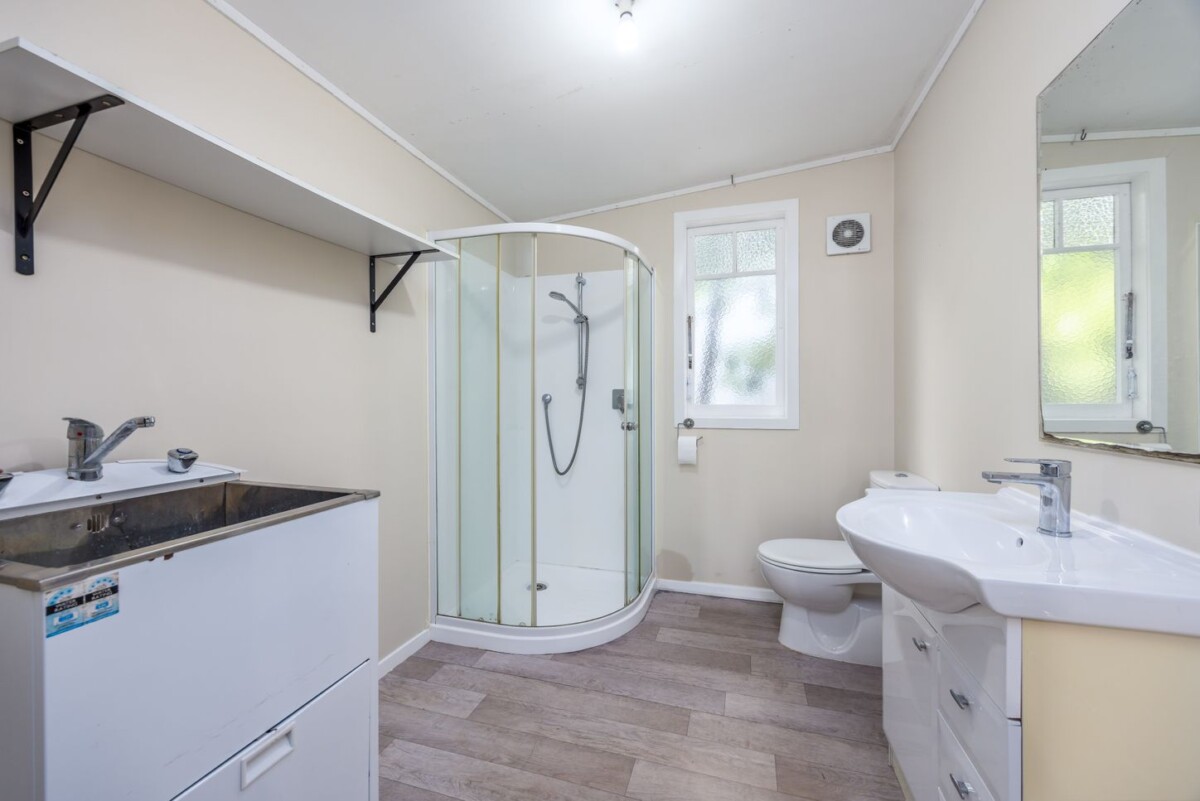 3 beds house on 766m2 section and on Two Titles, THAB Zoning, zoned for: Avondale Primary School, Avondale Intermediate, Avondale College, 12 Ahiriri Avenue, Avondale, Auckland