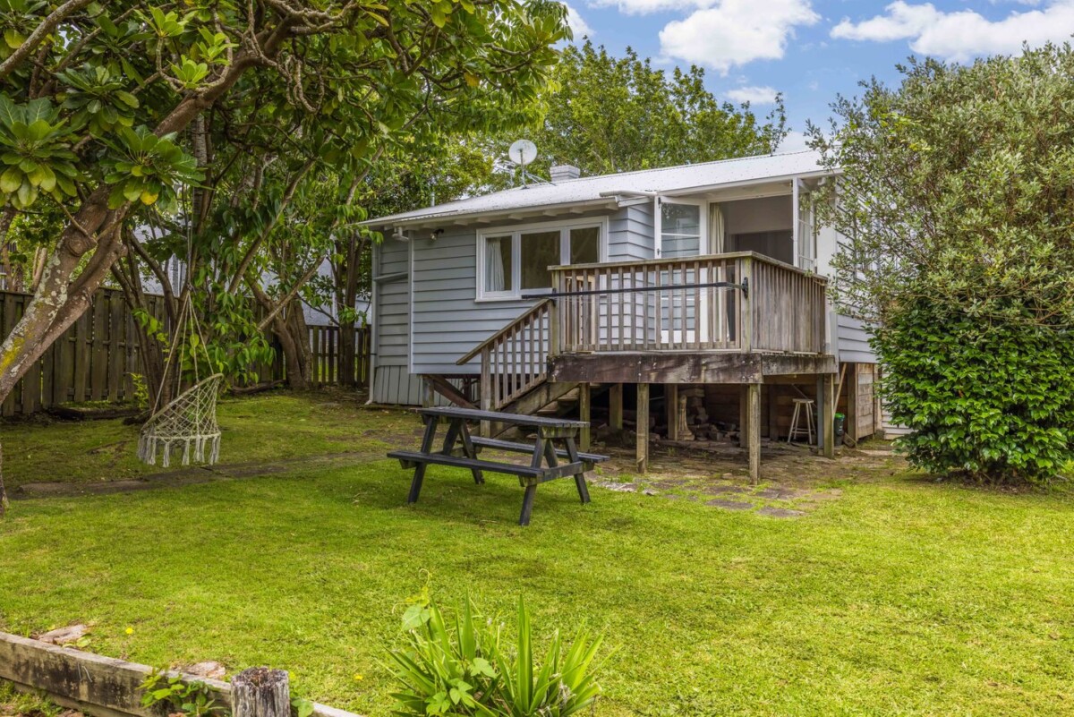 3 beds house on 766m2 section and on Two Titles, THAB Zoning, zoned for: Avondale Primary School, Avondale Intermediate, Avondale College, 12 Ahiriri Avenue, Avondale, Auckland
