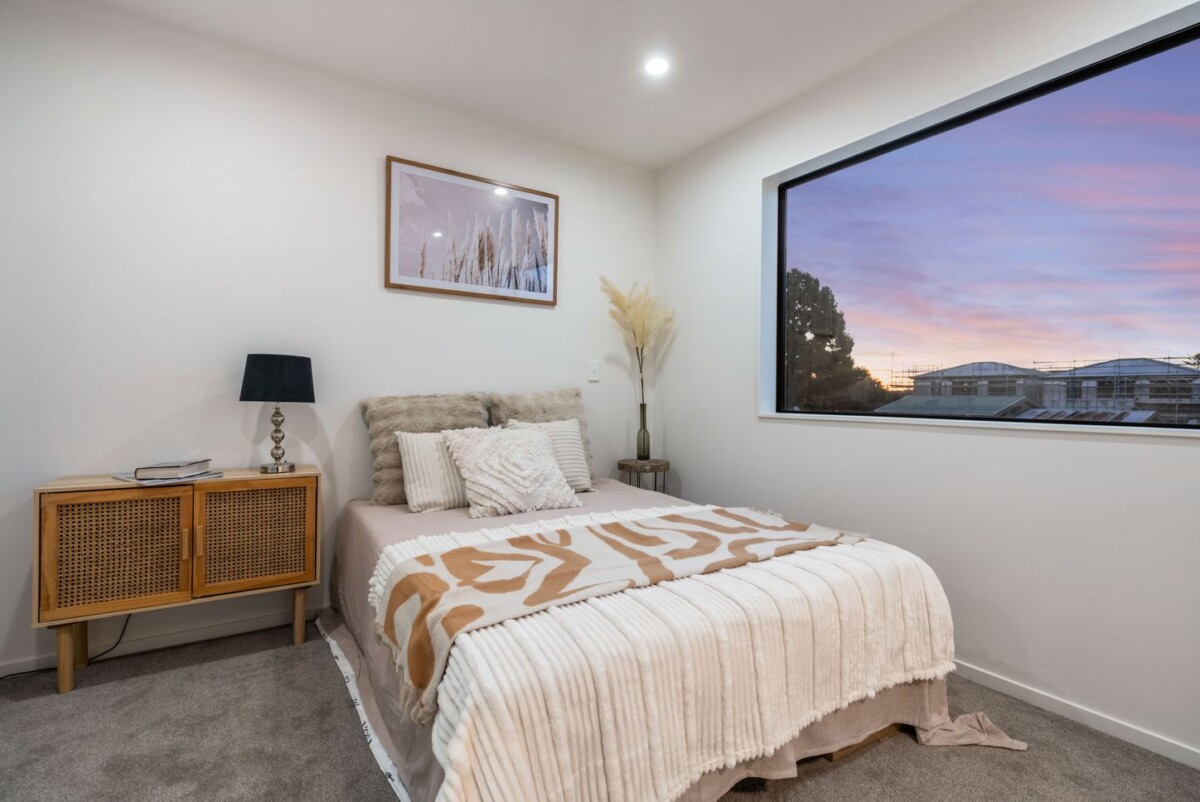 Around early $700k, 10-Year Master Build Guarantee, brandnew 3 beds 2.5 baths home with car park, walks to schools, LynnMall Shopping Centre, , 7/16 Binsted Road, New Lynn, Auckland