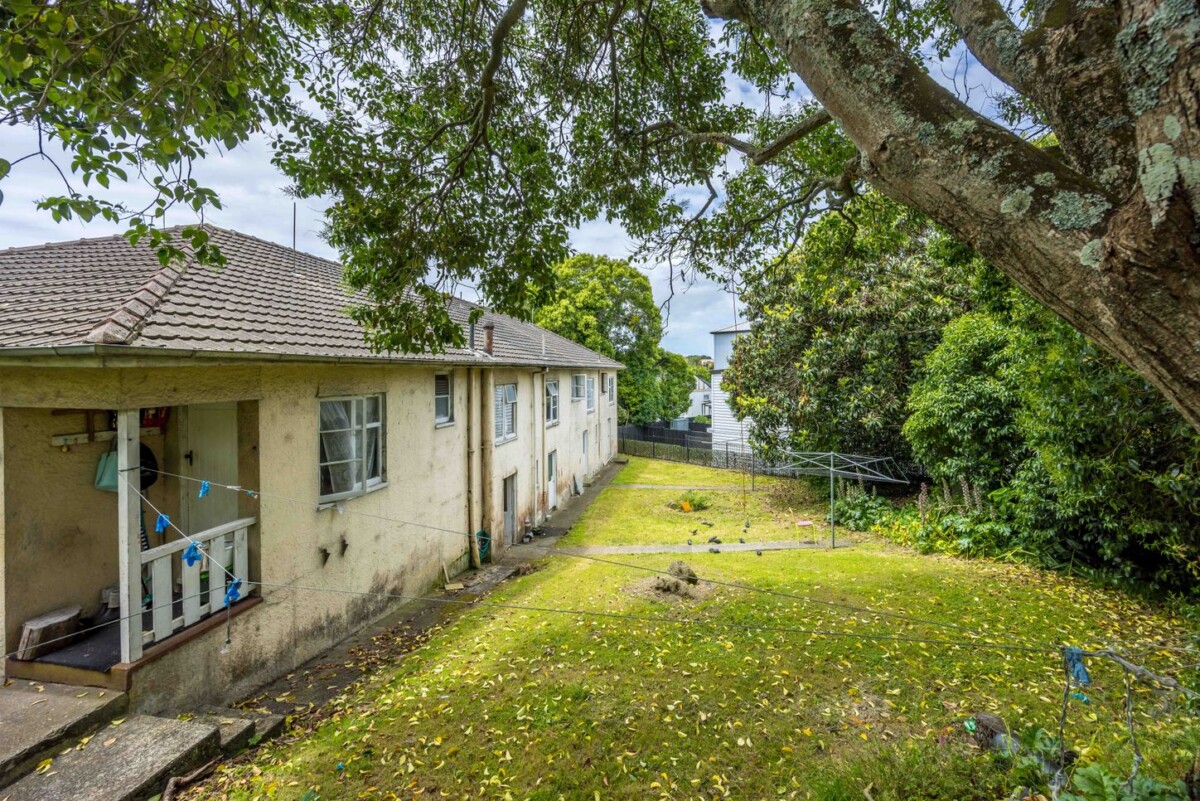 once in 40 years, 1100m2 section with 4 x 1brm units on 2 levels, proven holding income of over $80,000pa, Only minutes to Macca’s Motorway access and Syliva Park, Unit 1-4/357 Ellerslie-Panmure Highway, Mount Wellington, Auckland