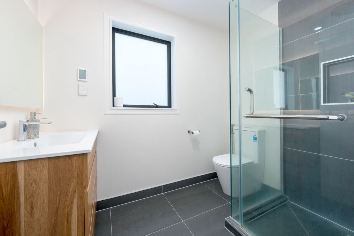 206m2 4 beds 3.5 baths house on 372m2 section, close to schools, shops, 22A Rathgar Road, Henderson, Auckland