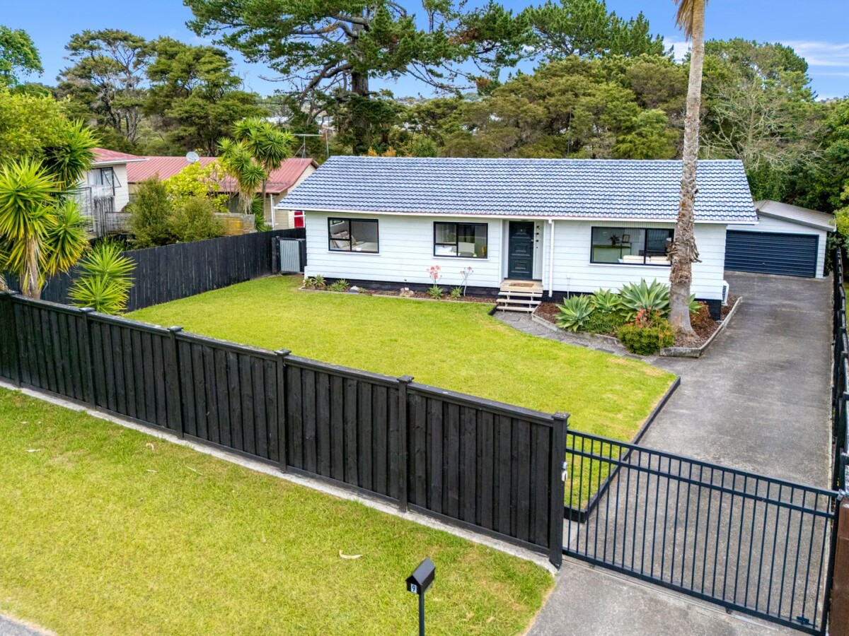 3 beds house on 721 m2 section, close to schools, motorwsy access, Northwest and Westgate shopping centres, 9 West Harbour Drive, West Harbour, Auckland