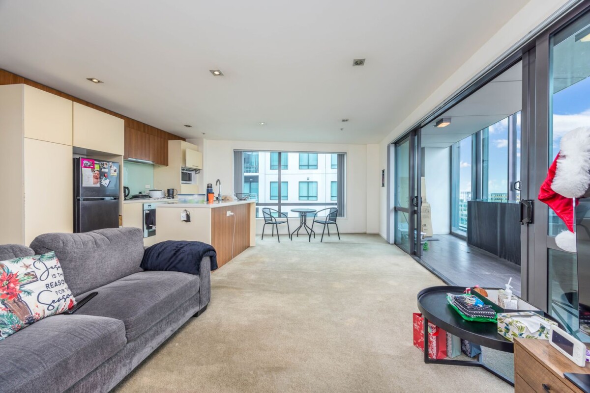 Leasehold 2 beds 1 bath 1 car park apartment, Rental Income: $670/week = $34,840 p.a., Body Corporate (incl. Ground Rent): $30,364.88, Rates: $2,329.48, Net Income: $2,145.64 per annum, 518/6 Dockside Lane, Auckland Central, Auckland