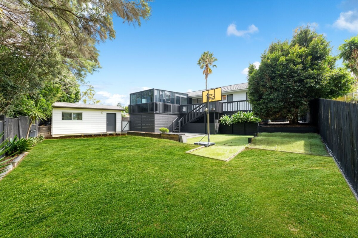 3 beds house on 721 m2 section, close to schools, motorwsy access, Northwest and Westgate shopping centres, 9 West Harbour Drive, West Harbour, Auckland