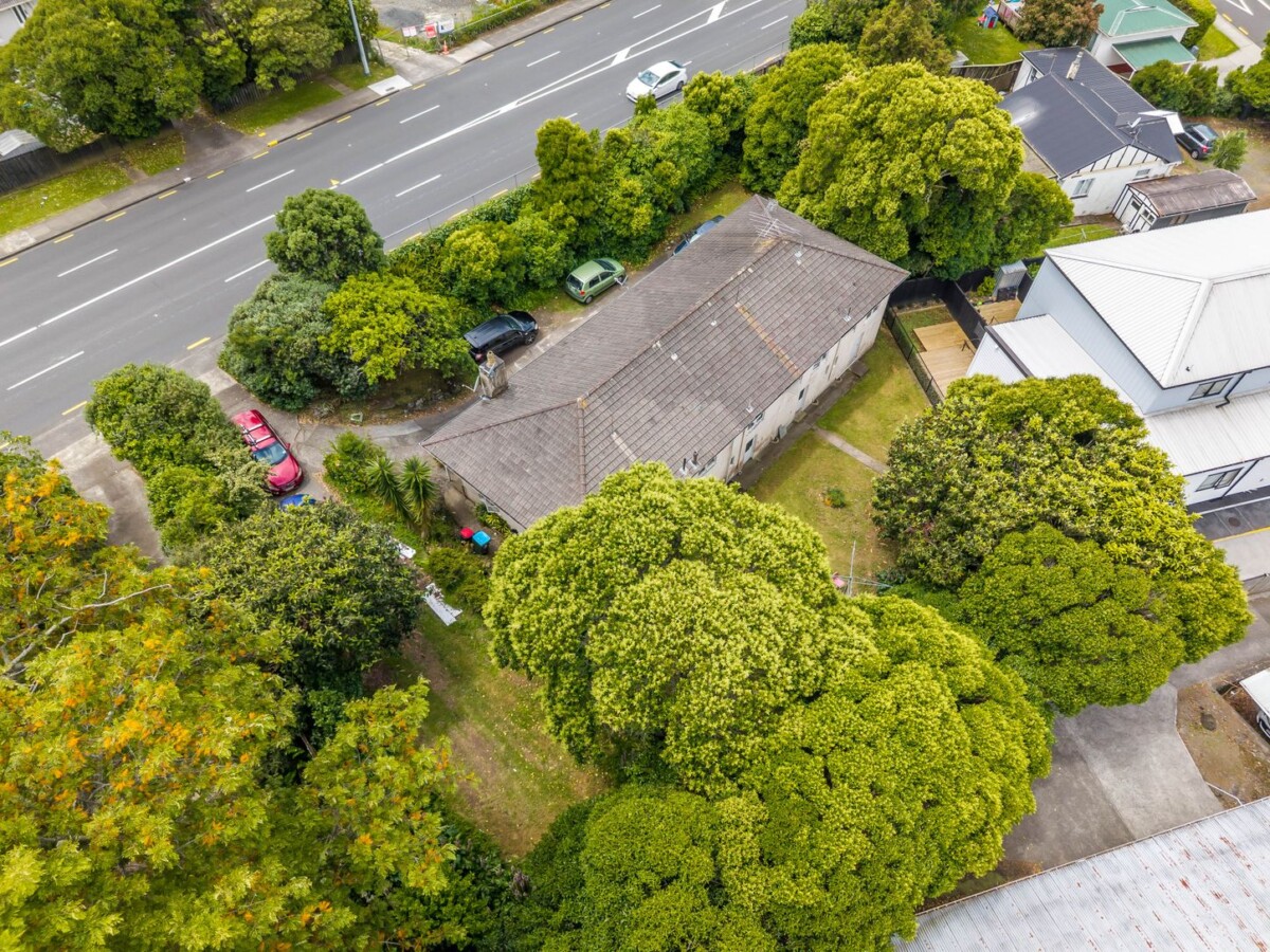 once in 40 years, 1100m2 section with 4 x 1brm units on 2 levels, proven holding income of over $80,000pa, Only minutes to Macca’s Motorway access and Syliva Park, Unit 1-4/357 Ellerslie-Panmure Highway, Mount Wellington, Auckland