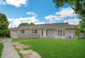Brick and tile 3 beds house on 874m2 section, Insulated in ceiling and floor, Convenient access to Pakuranga Plaza, schools, and parks, 50 Latham Avenue, Pakuranga, Auckland