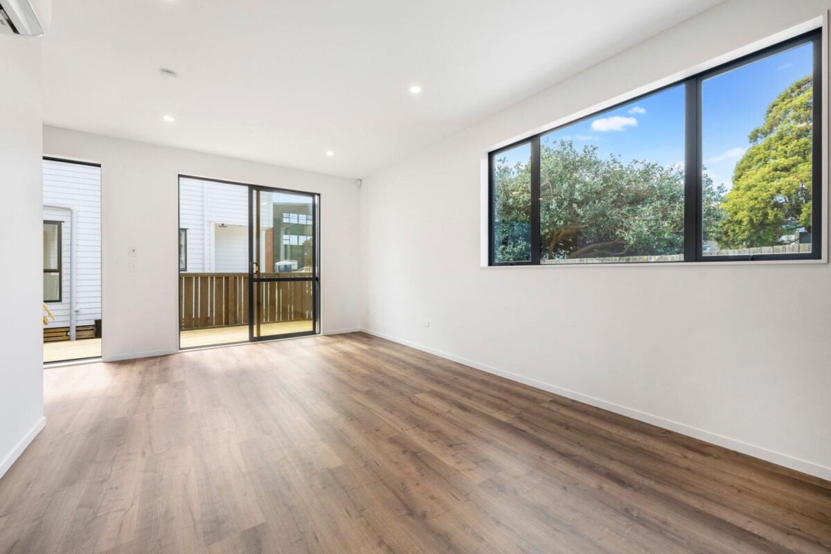 6 minutes to Mount Roskill Grammar School, Brabdbew freehold 3 bed 2.5 bath home, 10 minutes to St Lukes Mall, half minute to motorway access, Lot 4/20 William Blofield Avenue, Mount Roskill, Auckland