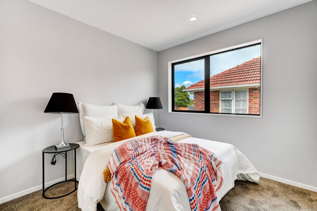 Mt Roskill Grammar school zone, Freehold standalone 3 beds 2.5 baths home with garage, close to schools, shops, park, motorway access, 82 Gifford Avenue, Mount Roskill, Auckland