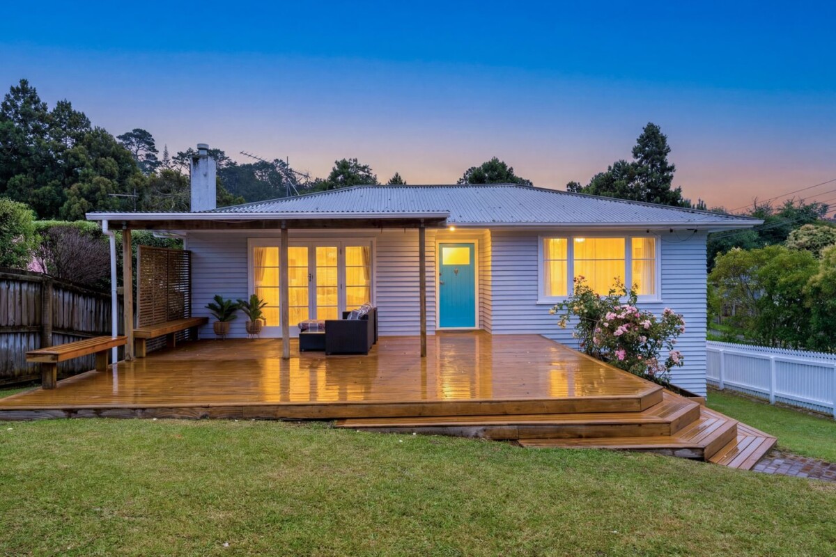 Must sell, Owners Moving Overseas, 142m2 renovated 4 beds 2 baths house on 465m2 section, a gas fireplace, full insulation, underfloor heating in the kitchen and main bathroom, moments from reserves, walkways, motorway access, and major shopping hubs, 52 Woodside Road, Massey, Auckland