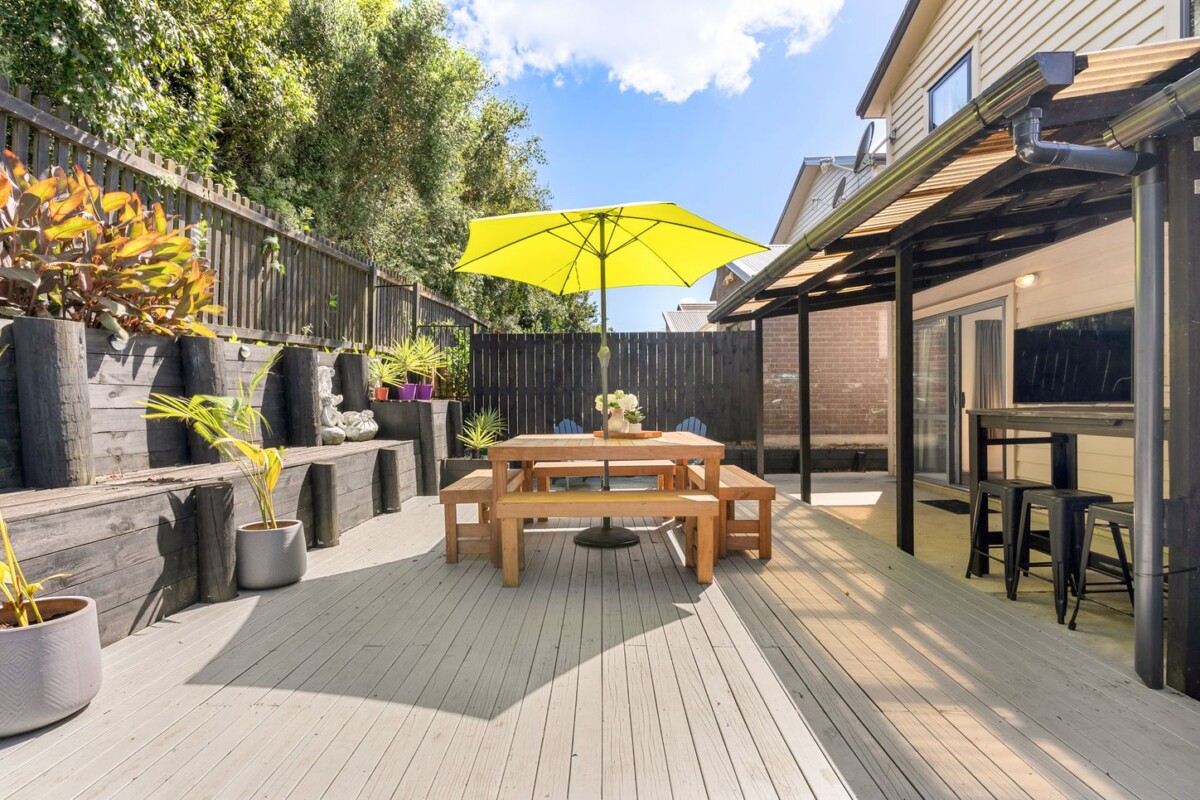 Owners relocating, the sale must be swift, 153m2 affordable 4 beds 1.5 baths house with garage on 256m2 section, 14 Taiaapure Street, Weymouth, Auckland