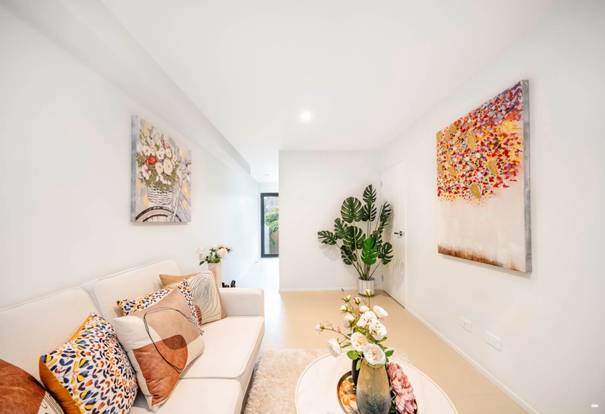 Brandnew 2 beds + 1 flexi room 1.5 baths home with garage, Walk to Woolworths, Pak’nSave, and the bus stop, 0.5 km to Howick Primary School, 0.7 km to Howick Intermediate, 0.8 km to Pakuranga College, 2/630 Pakuranga Road, Howick, Auckland