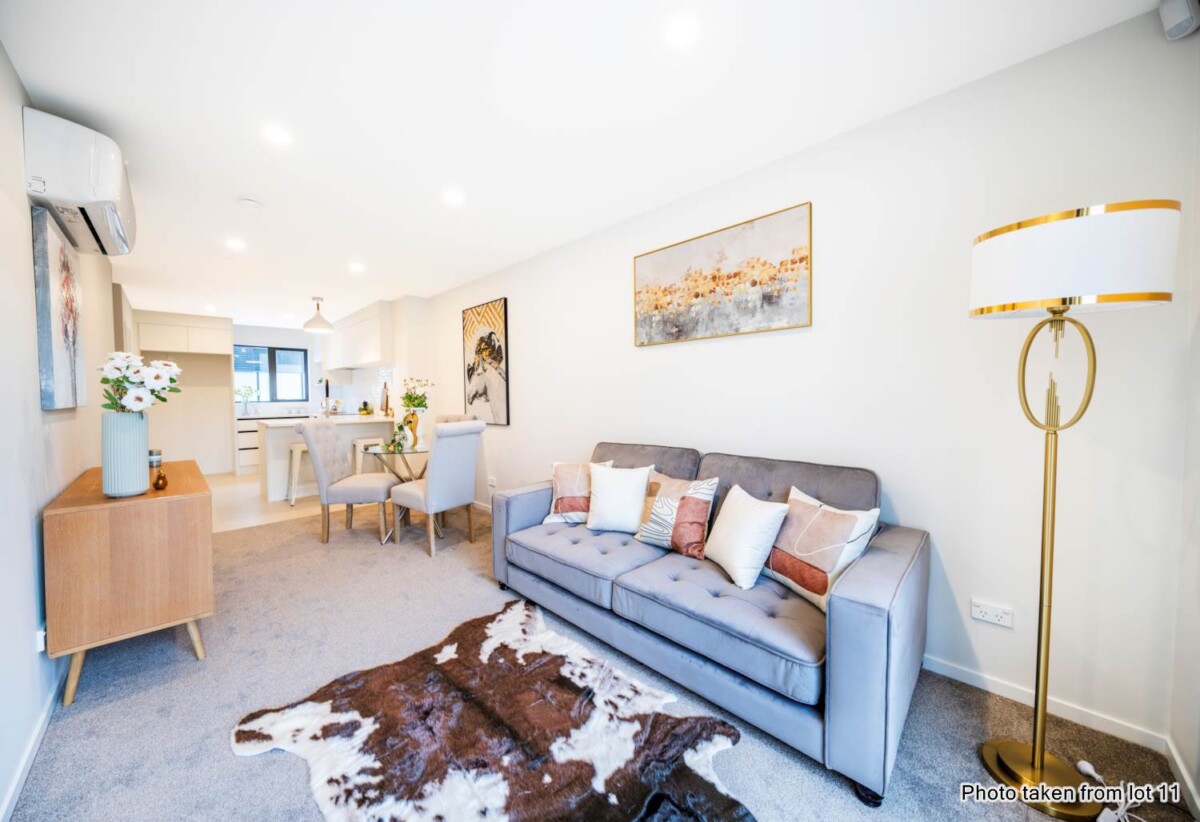 Brandnew 2 beds + 1 flexi room 1.5 baths home with garage, Walk to Woolworths, Pak’nSave, and the bus stop, 0.5 km to Howick Primary School, 0.7 km to Howick Intermediate, 0.8 km to Pakuranga College, 2/630 Pakuranga Road, Howick, Auckland