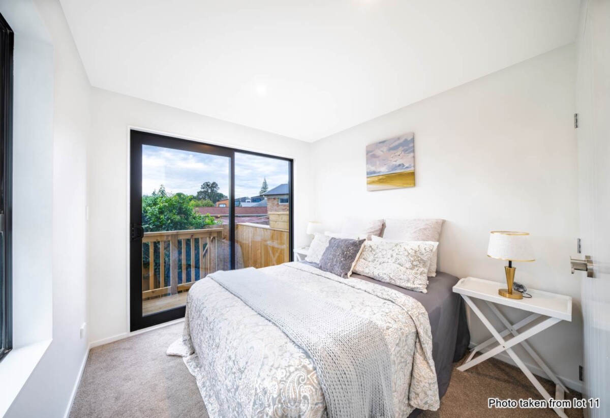 Brandnew 2 beds + 1 flexi room 2.5 baths home with garage, Walk to Woolworths, Pak’nSave, and the bus stop, 0.5 km to Howick Primary School, 0.7 km to Howick Intermediate, 0.8 km to Pakuranga College, 7/630 Pakuranga Road, Howick, Auckland