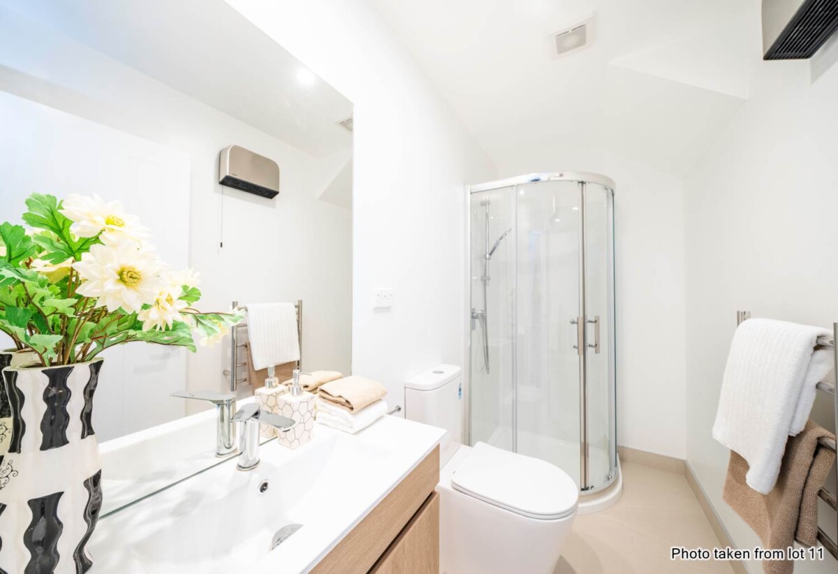 Brandnew 2 beds + 1 flexi room 1.5 baths home with garage, Walk to Woolworths, Pak’nSave, and the bus stop, 0.5 km to Howick Primary School, 0.7 km to Howick Intermediate, 0.8 km to Pakuranga College, 2/630 Pakuranga Road, Howick, Auckland