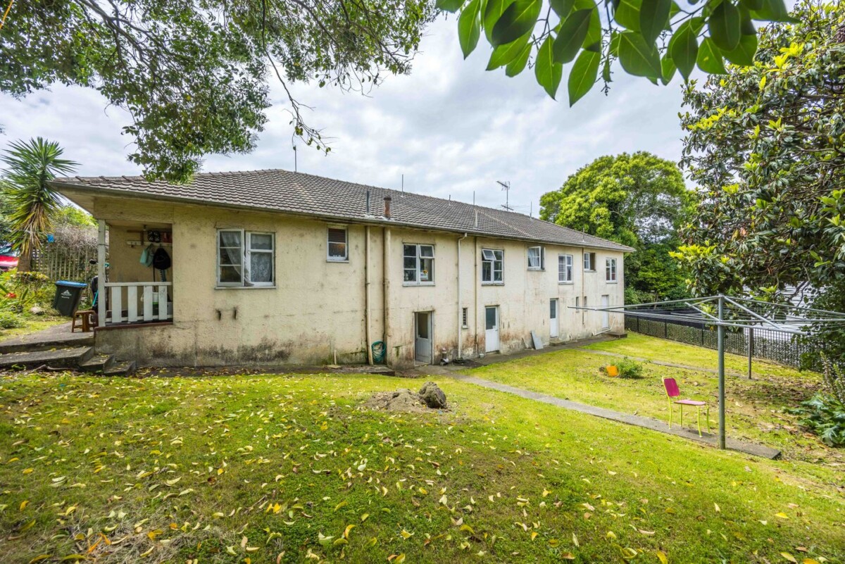 once in 40 years, 1100m2 section with 4 x 1brm units on 2 levels, proven holding income of over $80,000pa, Only minutes to Macca’s Motorway access and Syliva Park, Unit 1-4/357 Ellerslie-Panmure Highway, Mount Wellington, Auckland