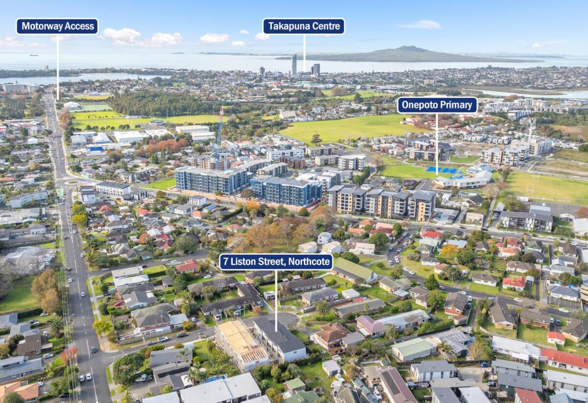 Last One ! Offers Below CV will be considered, brandnew freehold 4 beds 3.5 baths home with garage, no body corp fee, 10-Year Master Build Guarantee , walks to schools and shops, 7D Liston Street, Northcote, Auckland