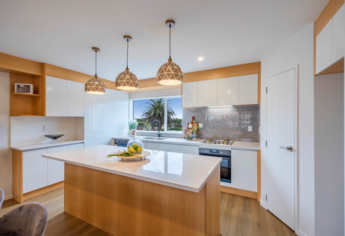 Last One ! Offers Below CV will be considered, brandnew freehold 4 beds 3.5 baths home with garage, no body corp fee, 10-Year Master Build Guarantee , walks to schools and shops, 7D Liston Street, Northcote, Auckland