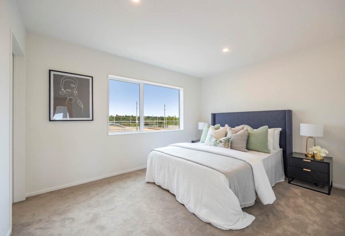Last One ! Offers Below CV will be considered, brandnew freehold 4 beds 3.5 baths home with garage, no body corp fee, 10-Year Master Build Guarantee , walks to schools and shops, 7D Liston Street, Northcote, Auckland