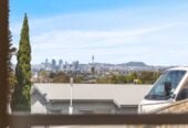Vendor Relocating – Urgent Sale, 3 beds house on 434m2 section, Albany school zone, minutes to Albany Mall, motorway access, 118 Sunset Road, Unsworth Heights, Auckland