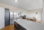 Vendor Relocating – Urgent Sale, 3 beds house on 434m2 section, Albany school zone, minutes to Albany Mall, motorway access, 118 Sunset Road, Unsworth Heights, Auckland