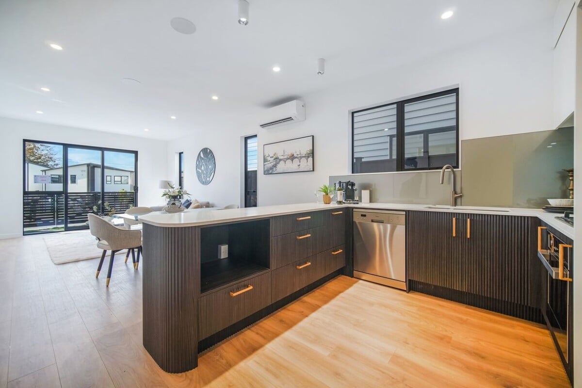 178m2 brandnew 5 beds 3.5 baths home on 199m2 section, with 2 ensuites and 2 car parks, 155 Bremner Road, Karaka, , Auckland