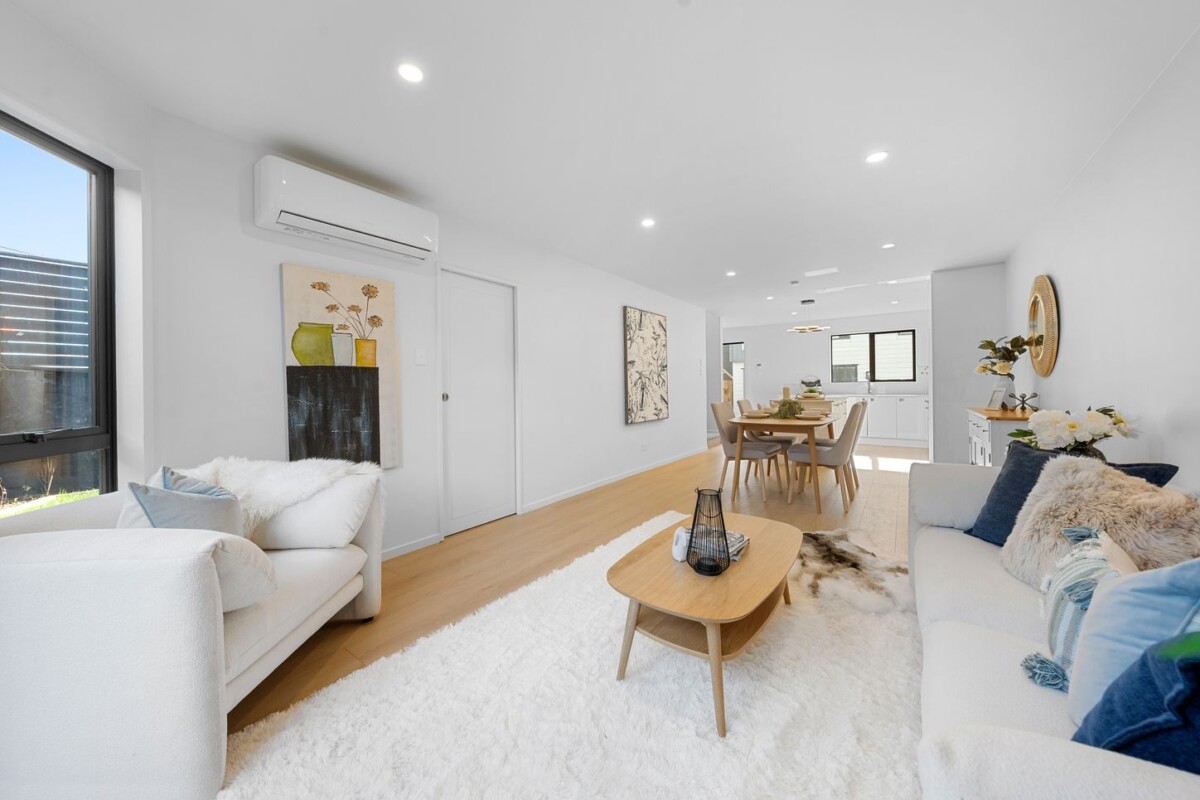 Mt Roskill Grammar school zone, 10-Year Master Builders Guarantee, 134m2 brandnew 3 beds 2.5 bath home, Private backyard with lawn and deck, close to schools, shops, park, with garage on 131m2 section, 1/728 Richardson Road, Hillsborough, Auckland